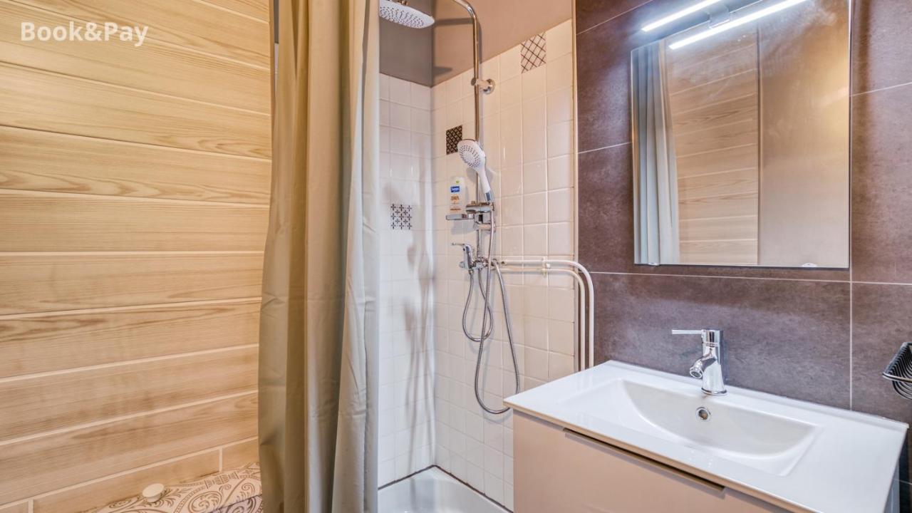 Ceanothe-inviri. Mairie. Parking Privatif Apartment